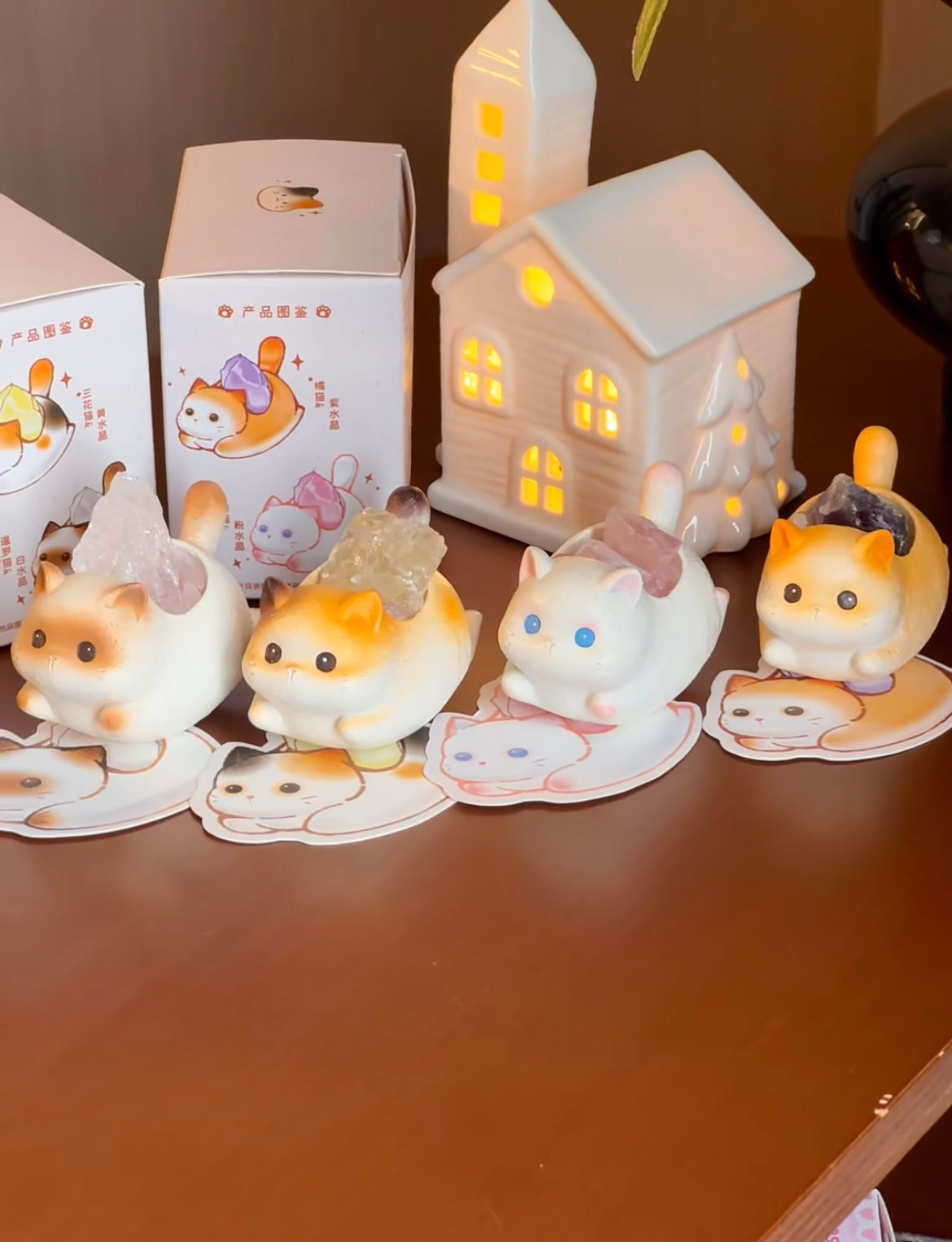 Crystal Cat Figurine – Adorable Desk Decor & Natural Essential Oil Diffuser