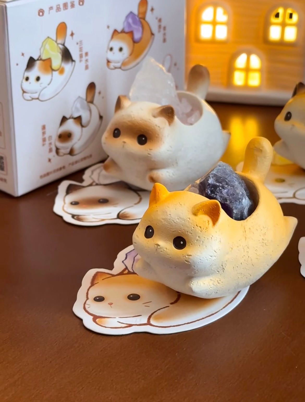 Crystal Cat Figurine – Adorable Desk Decor & Natural Essential Oil Diffuser